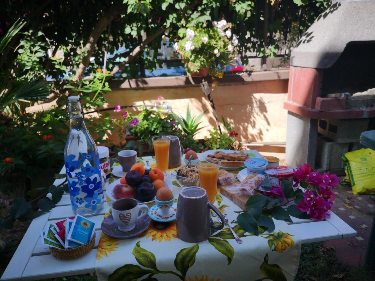 Il Giardino Di Anna - Charming Rooms In Cagliari Extérieur photo