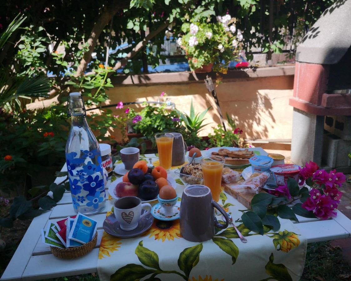 Il Giardino Di Anna - Charming Rooms In Cagliari Extérieur photo
